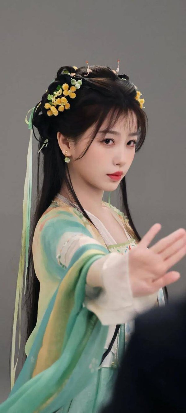 配资世家网 90后古装女神颜值榜引爆全网！虞书欣登顶，宋祖儿复刻古典美人，谁是你心中的古装天花板？